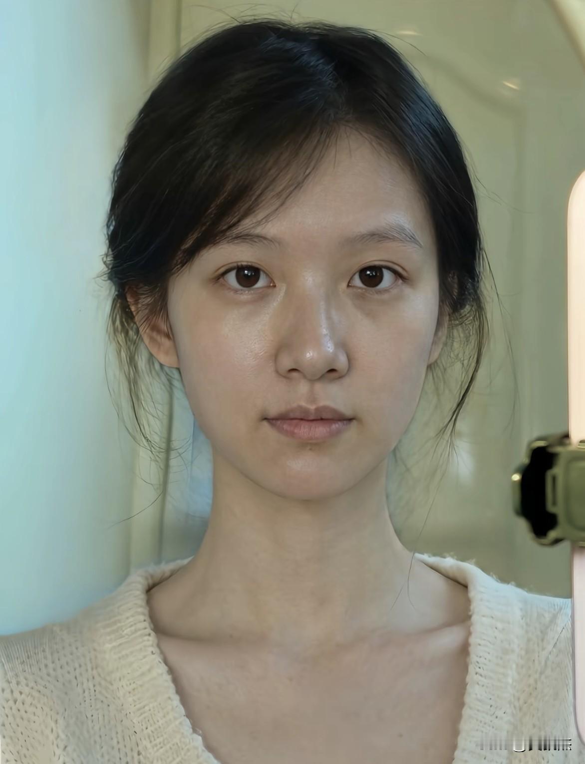 这张素颜照，99%的人给了99分，实话实说，你给几分？[灵光一闪]
