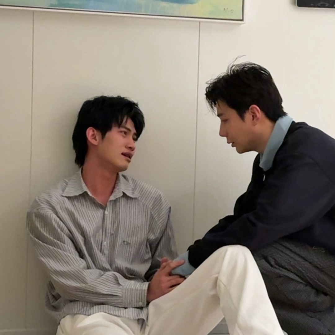 高嘉辉这是在说“你抱我一会儿吧，抱我一会儿”吗。。。。 