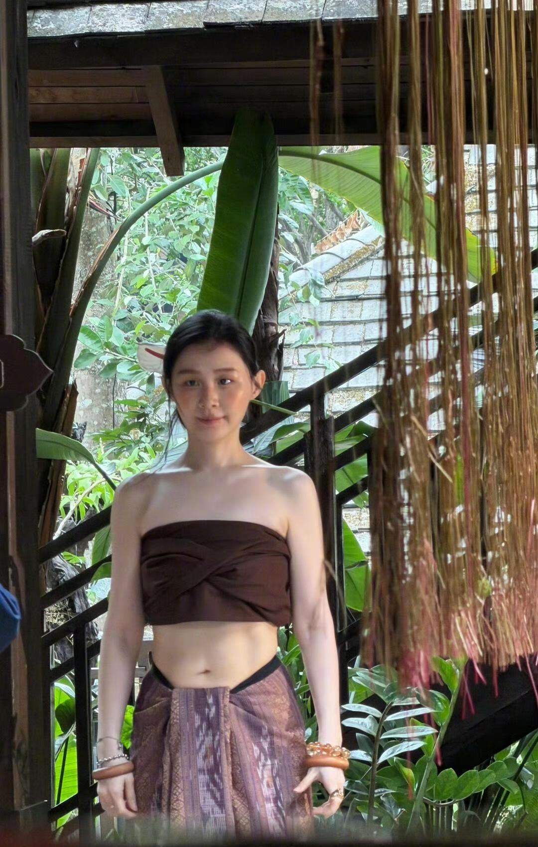 看了金婧现在的样子，我悟了，
瘦真不一定好看！

一堆人夸她又瘦了，却没人敢说她