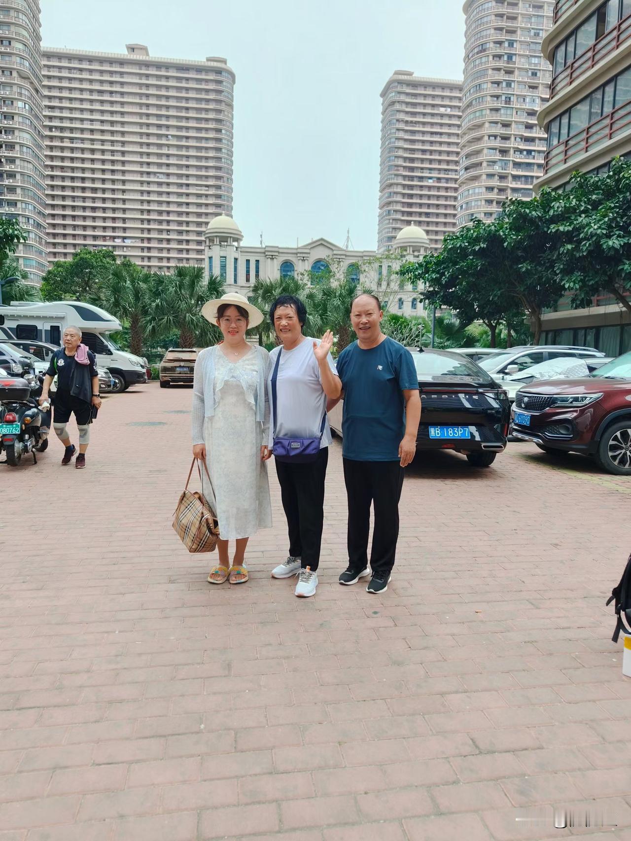 海南东方：秋日美景等你来打卡又是一年候鸟南飞过冬时，9月10号开始就接站了，候鸟