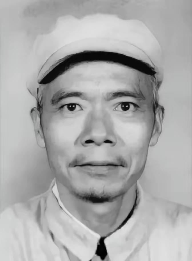 1980年，北京一场规格很高的宴会现场，时任中央调查部部长的罗青长，端着酒杯走到