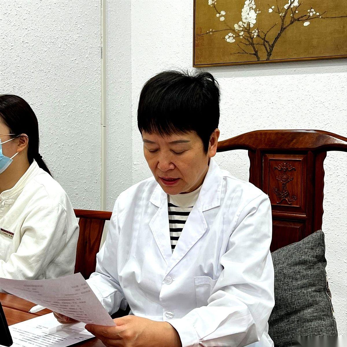 一个46岁的男人，坐办公室，搞应酬，四年了，每次不到一分钟。
他回家就躲着老婆的