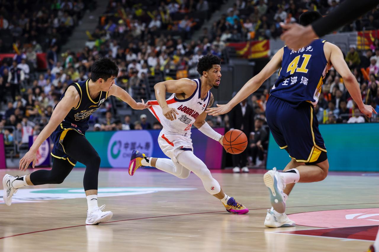 广州队将迎来三连败？在接下来的这场遭遇战中，哈里斯他们就将坐镇主场迎战广州这支球