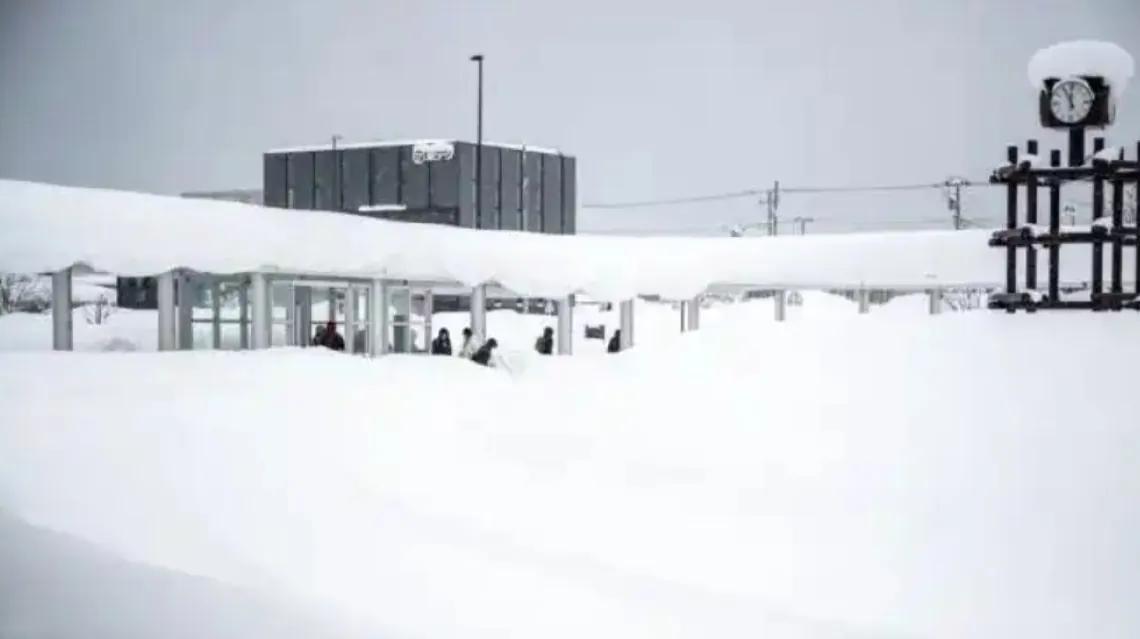 日本暴雪604人伤亡，七成是老人！这场雪灾撕开了“防灾强国”的遮羞布



三周