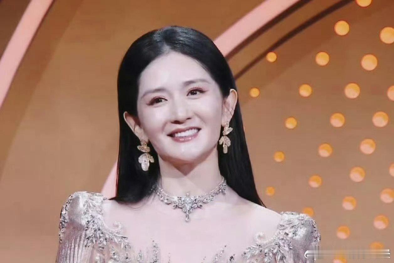 谢娜 太阳女神出发啦太阳女神就位，今晚高光不断！ 