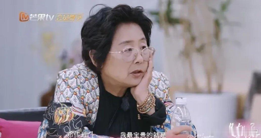 黄圣依真的很幸运！当初跟周星驰闹解约，孤独无助时遇到了杨子，不仅出钱出力帮她恢复