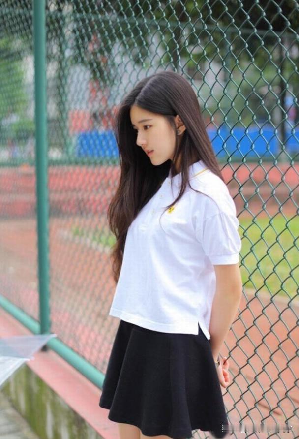 中国美女校花校园写真！这是心动的感觉。