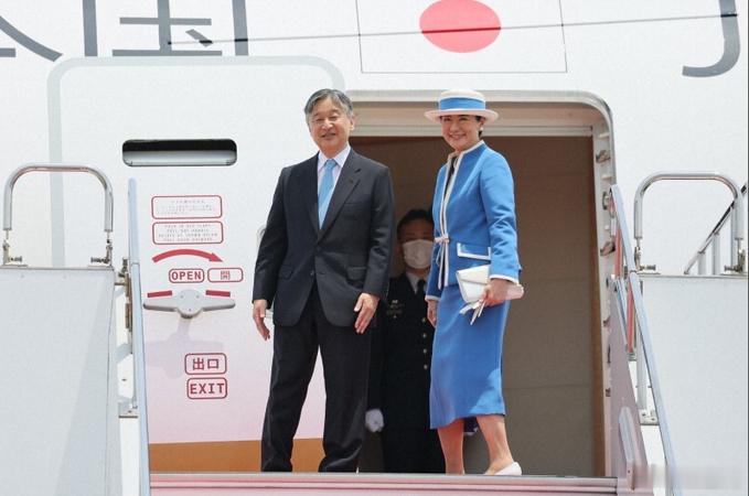 日本皇室 6月13日，德仁天皇和雅子皇后从羽田机场出发前往荷兰。看样子爱子公主真