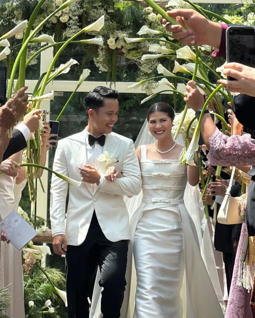 印尼名将金廷大婚[喜]
㊗️新婚快乐～百年好合[男孩儿][女孩儿]