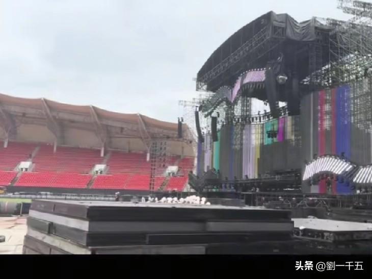10月份是个快乐的时段，国庆中秋已经过了，余兴未尽。覆盖上上半月的寂寞。
下半月