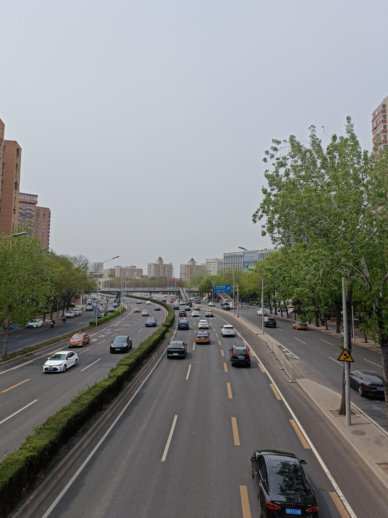 太感人了，如今的物欲横流的社会，这样的事情已经很少了，没想到善良的年轻女孩做出这