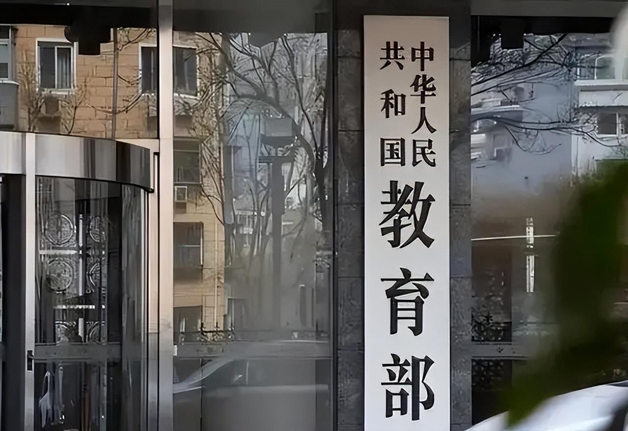 教育部终于出手了，10月15日实行新政策，家长却犯了愁：学还咋上
教育部再次出手