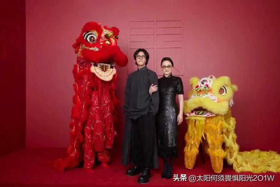 周迅陈坤，挽手合照曝光！
2月7日，周迅陈坤登上热搜，据悉，二人的最新合影曝光，