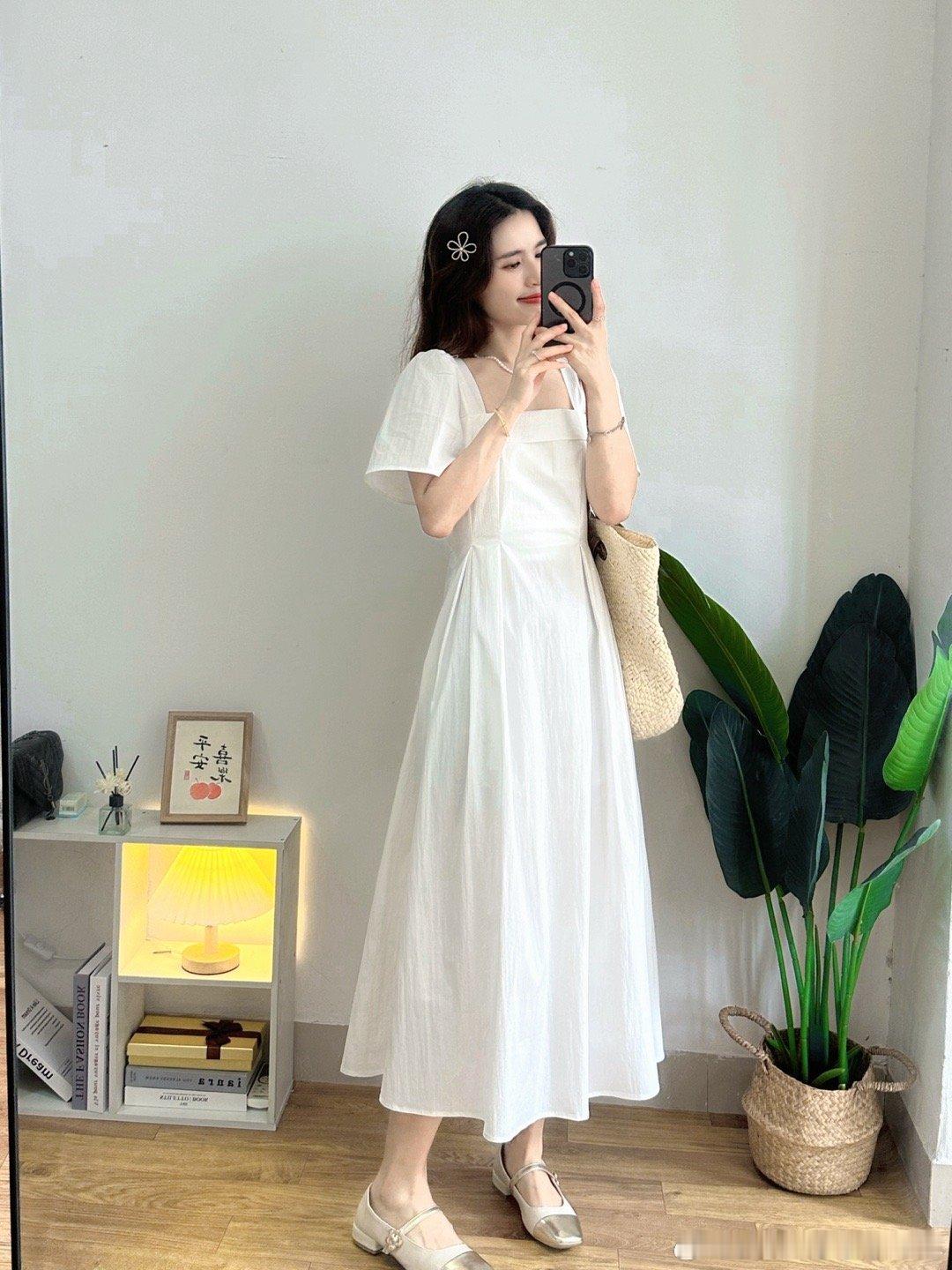 6🈷️12号早10点开拍夏日小白裙，初恋感满满～去草坪拍照📸卡卡巨好看！仙气