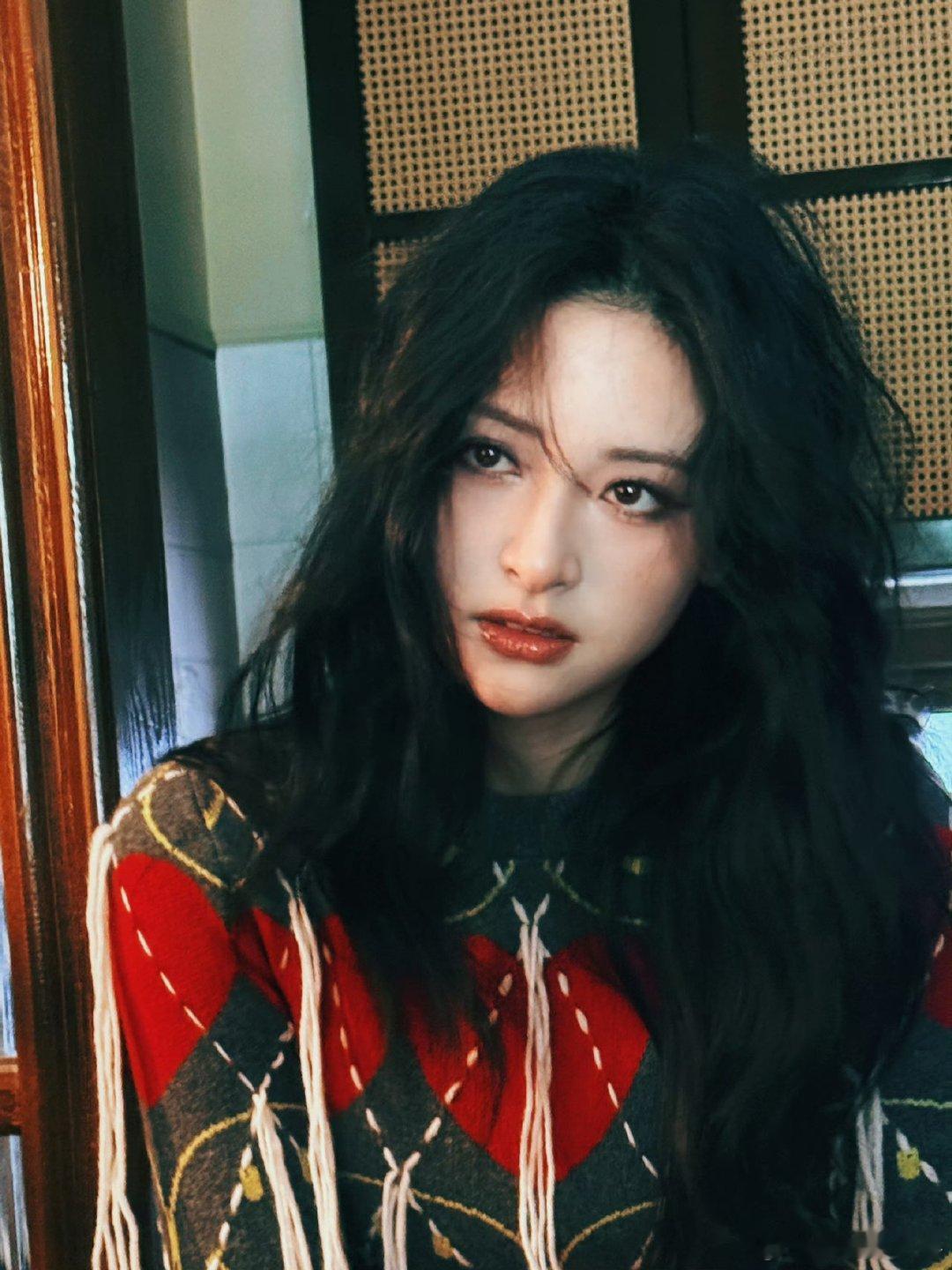 沈月官宣微博文化交流之夜 从《致我们单纯的小美好》里的陈小希到泰兰德的闪光者，沈