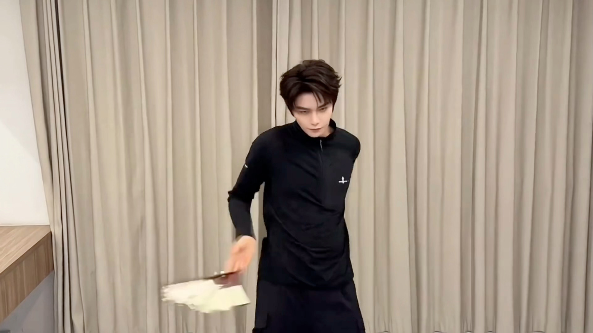 丁禹兮白龙马神级转场丁禹兮白龙马神级转场啊，好帅好帅，胸肌好明显