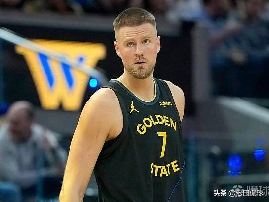 勇士的比赛现在打的是真抽象啊…犹他爵士对阵金州勇士。本场双方全民皆兵均8人得分上