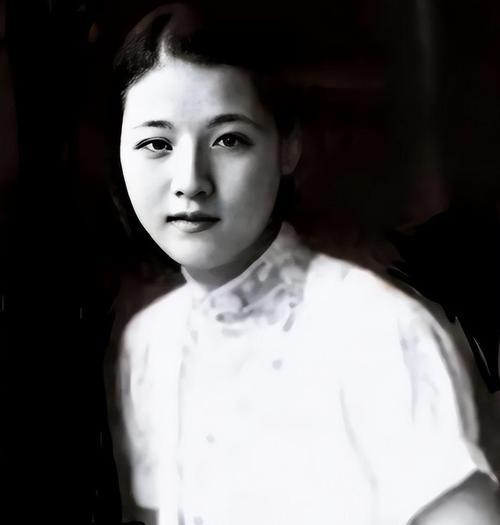 1936年，父亲把17岁的郭翼青嫁给54岁将军程潜，她扬言绝不生育，33年后却怀