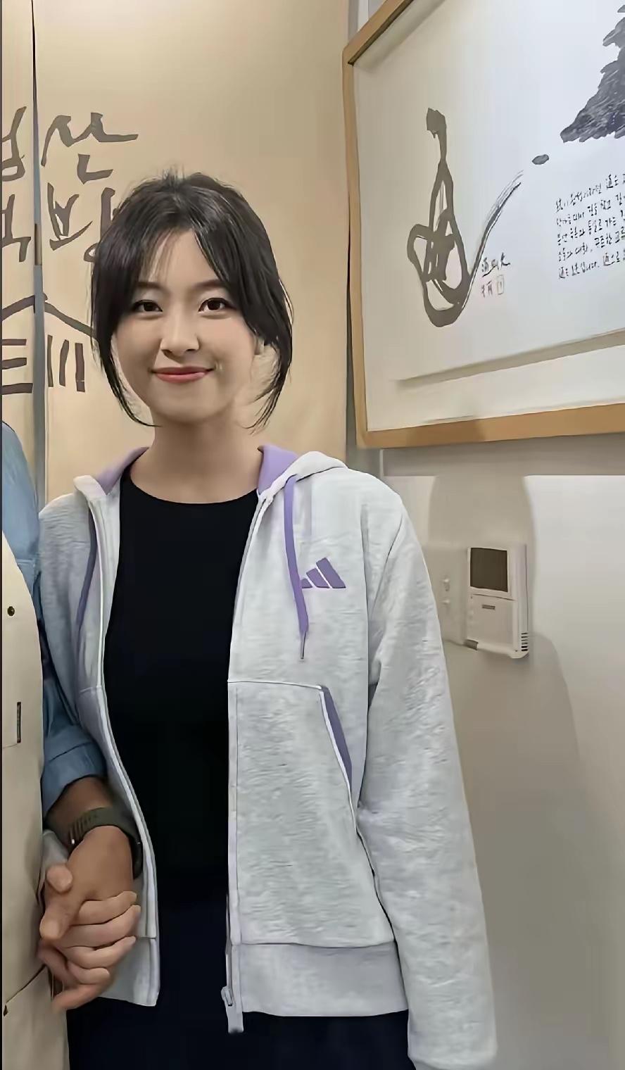 在韩失联女生被害，女生的长相有多漂亮你想不到。远看像奶茶妹，近看像朱珠。女孩的长