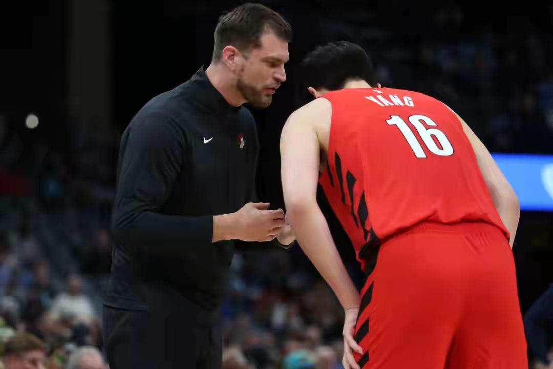 开拓者到底想把杨瀚森怎么培养？今天下放，明天召回，练马拉松吗……？

开拓者昨天