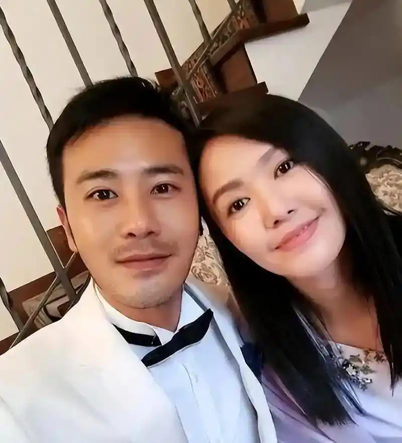 陈亦飞娶了小他三岁的谭维维，她负责赚钱养家，46岁儿女双全，他凭啥这么幸运？ ​