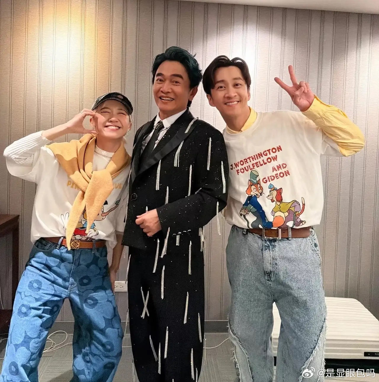 陈汉典和老婆现身吴忠宪演唱会，到场支持，他们关系很铁啊！吴忠宪可是在他婚礼上，随