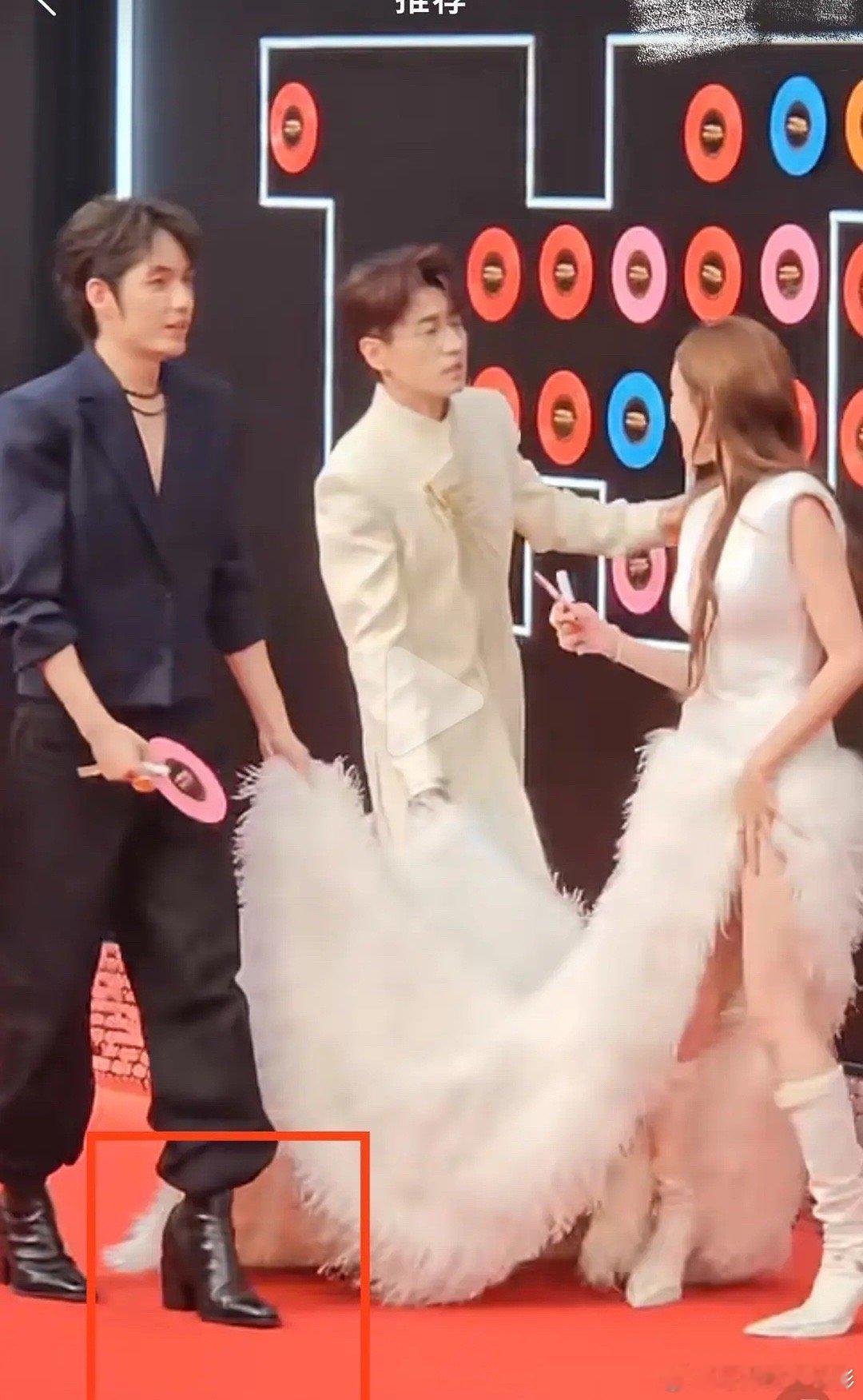 男明星的高跟鞋样式比女明星还花里胡哨[允悲] ​​​