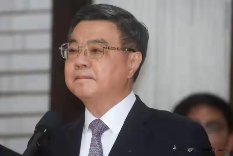 岛内立法机构14日三读通过2026总预算，最终共减列480亿元，韩国瑜向卓荣泰喊