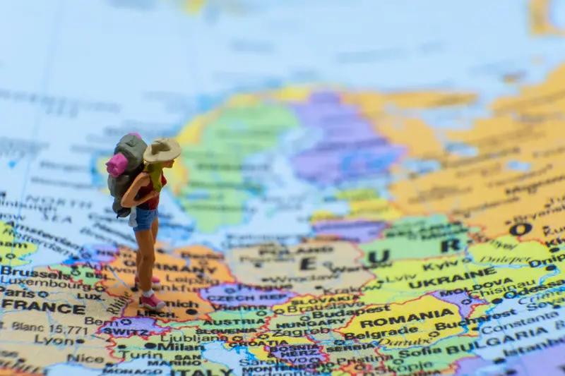 反转！特朗普突然收回欧洲8国关税威胁，背后藏着3个关键真相
 
家人们，国际政坛