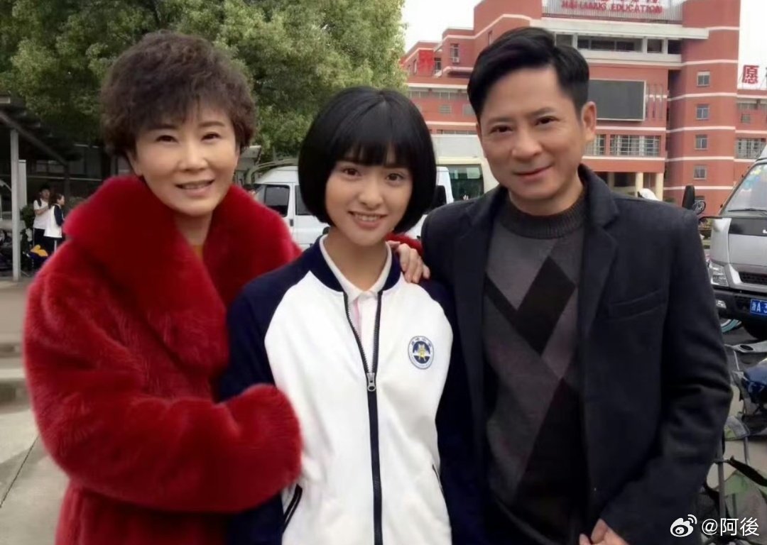 陈小希爸妈为沈月发声沈月这波被网暴，居然把《小美好》里的“爸妈”都炸出来了😭 