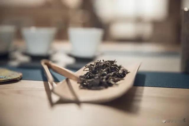 #上联：清茶一杯谈天下；期盼下联#清酒一杯谈哀愁