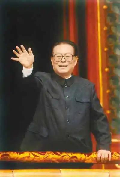 1988年6月30日，江泽民同志在上海举行的纪念中国共产党成立六十七周年大会上发