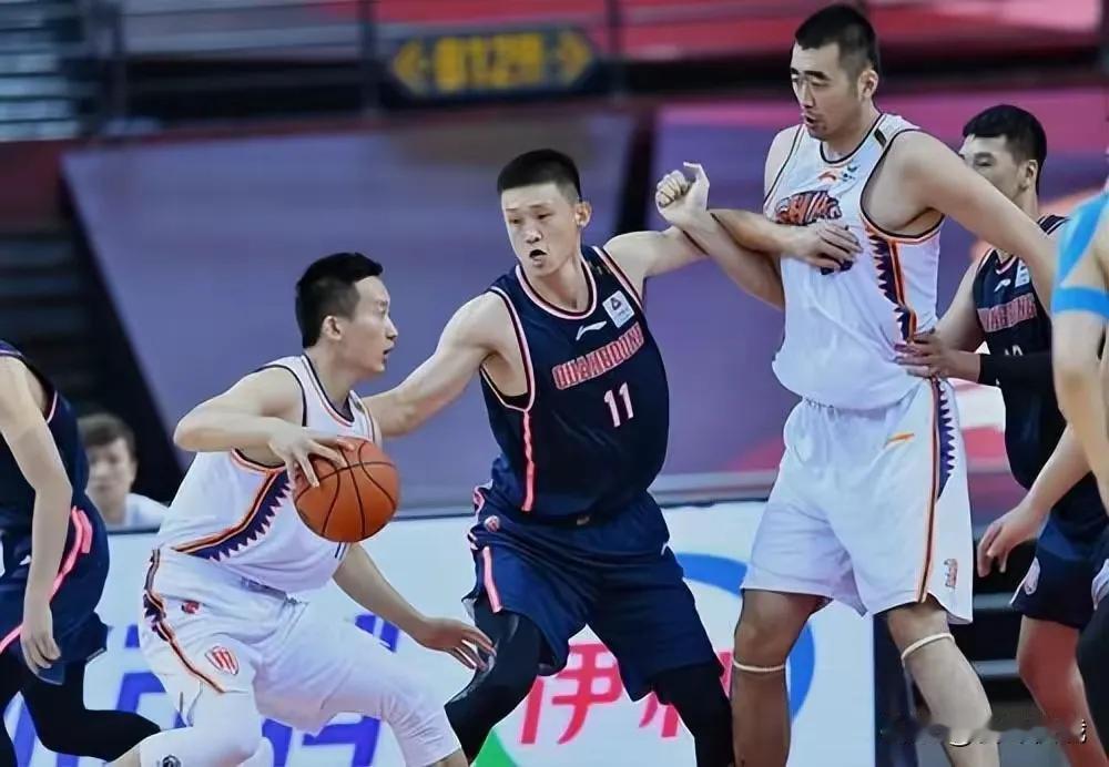 姚明被逼退役？

他承受着伤痛和压力，创造一个个辉煌时刻，他让五星红旗一次次在N