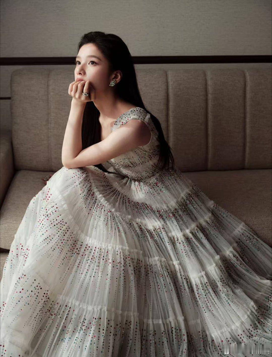 张婧仪兰蔻活动造型，好美， 