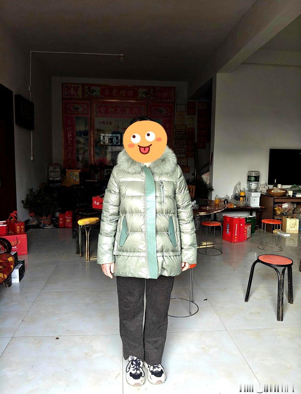 大年初二一件浅绿羽绒服横空出世，婆婆坚持让儿媳上身，妯娌和丈夫在旁摇旗呐喊说“比