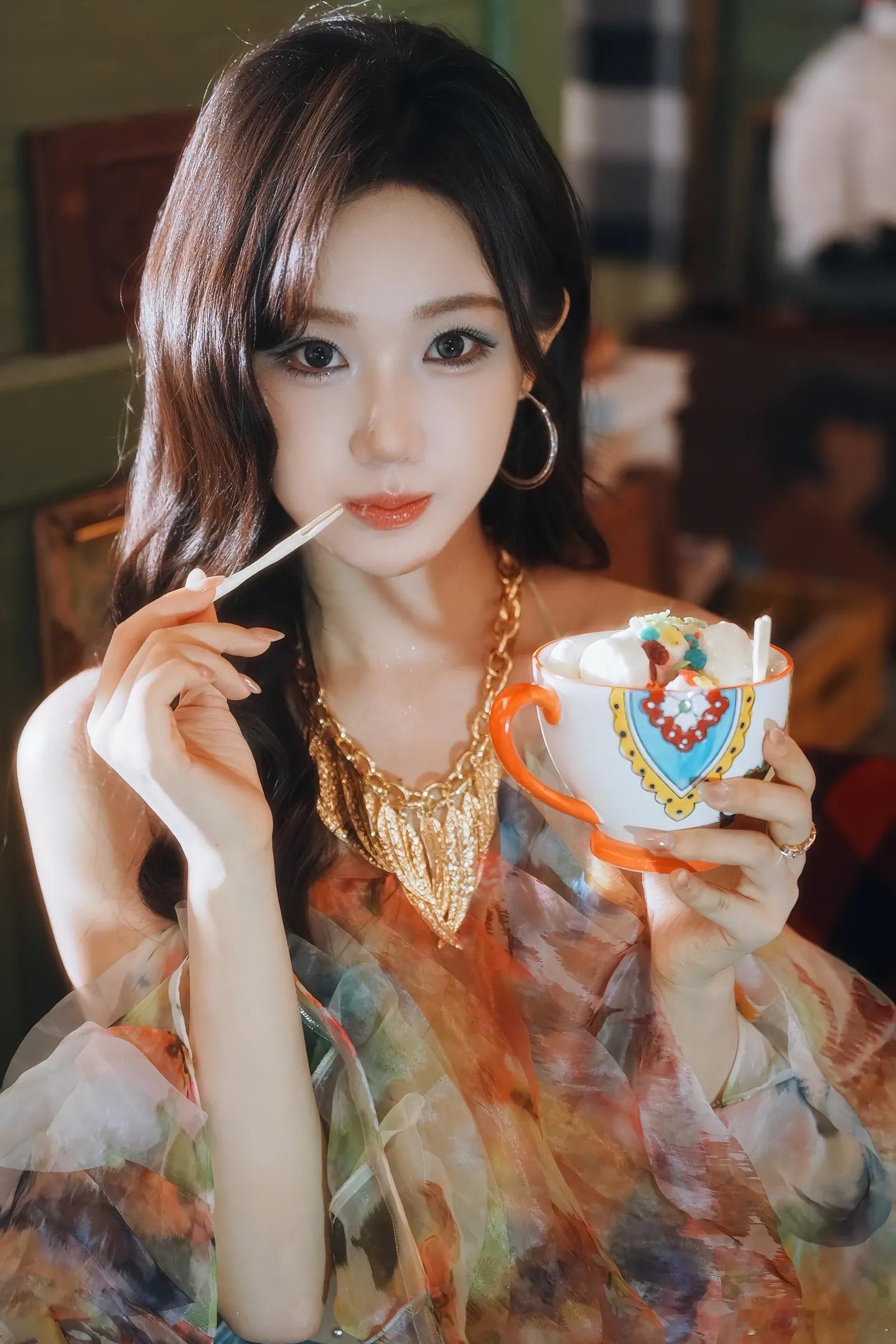 张晋宜是从油画里走出来的吗 天呐，姐姐也太美了吧！这谁还分得清姐姐和仙女啊，一出