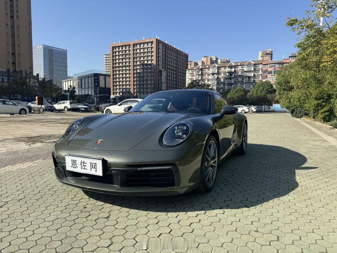 砂金石绿保时捷 911 Carrera2022年09月生产，2023年02月上牌