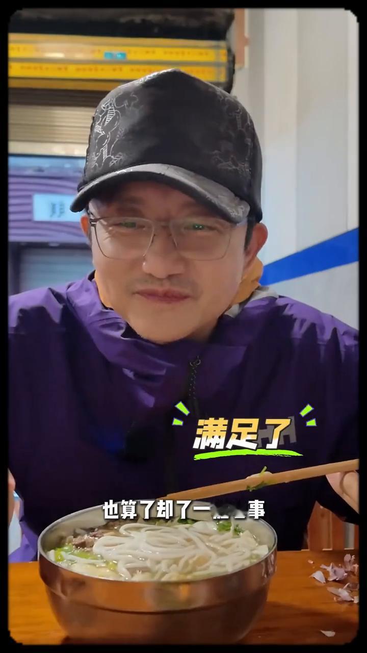 花溪飞碗牛肉粉。
是我心心念念20年的花溪飞碗牛肉粉，也算了却了一桩心事。20年