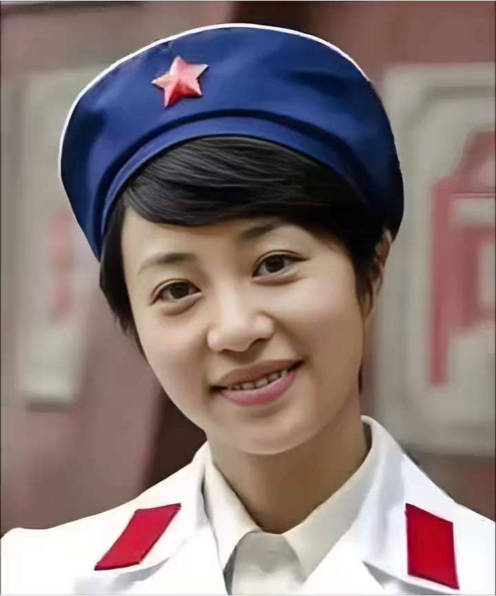 当年她的剧热播，凭角色圈粉了一大波观众，热度简直是全民追剧。她将人物诠释得细致又