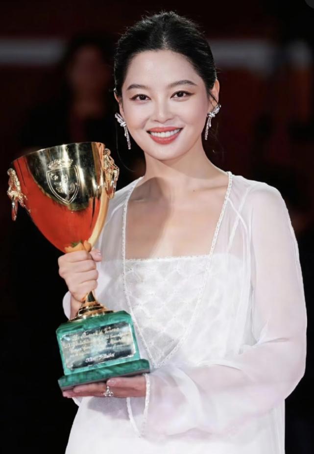 辛芷蕾拿影后对85花冲击也不大
就那几位85花，除了赵丽颖和倪妮这两年有一番电影
