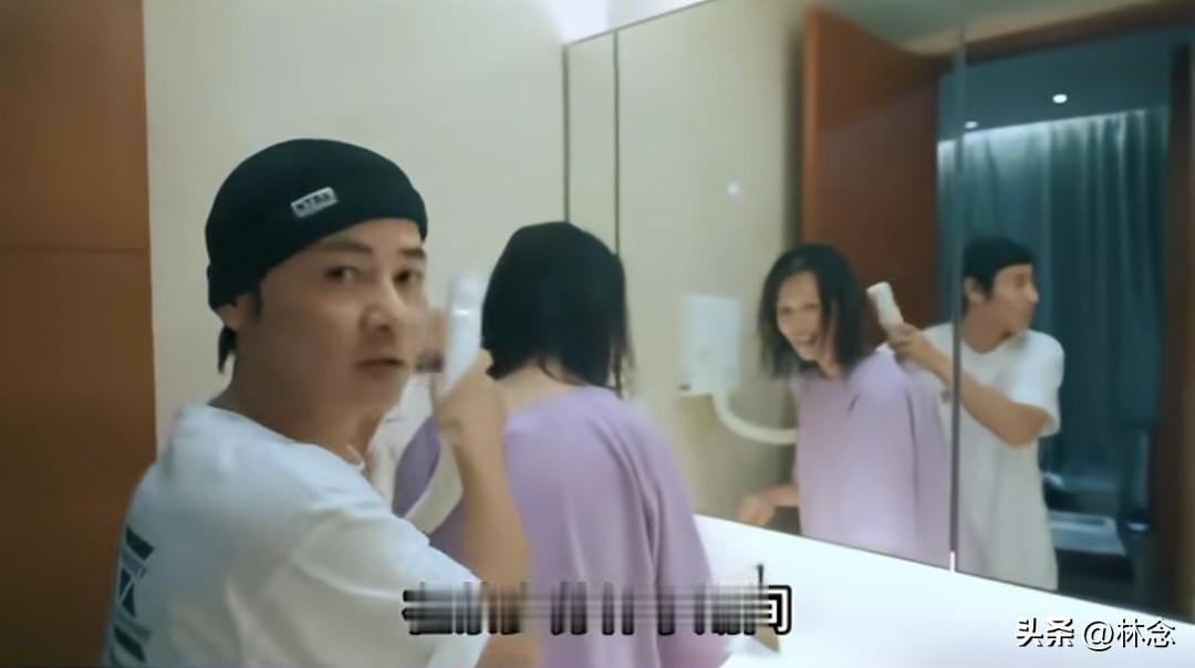 同样是高龄拼三胎，张晋一句话让黄磊重男轻女争议无地自容，网友：这才是真担当[赞]