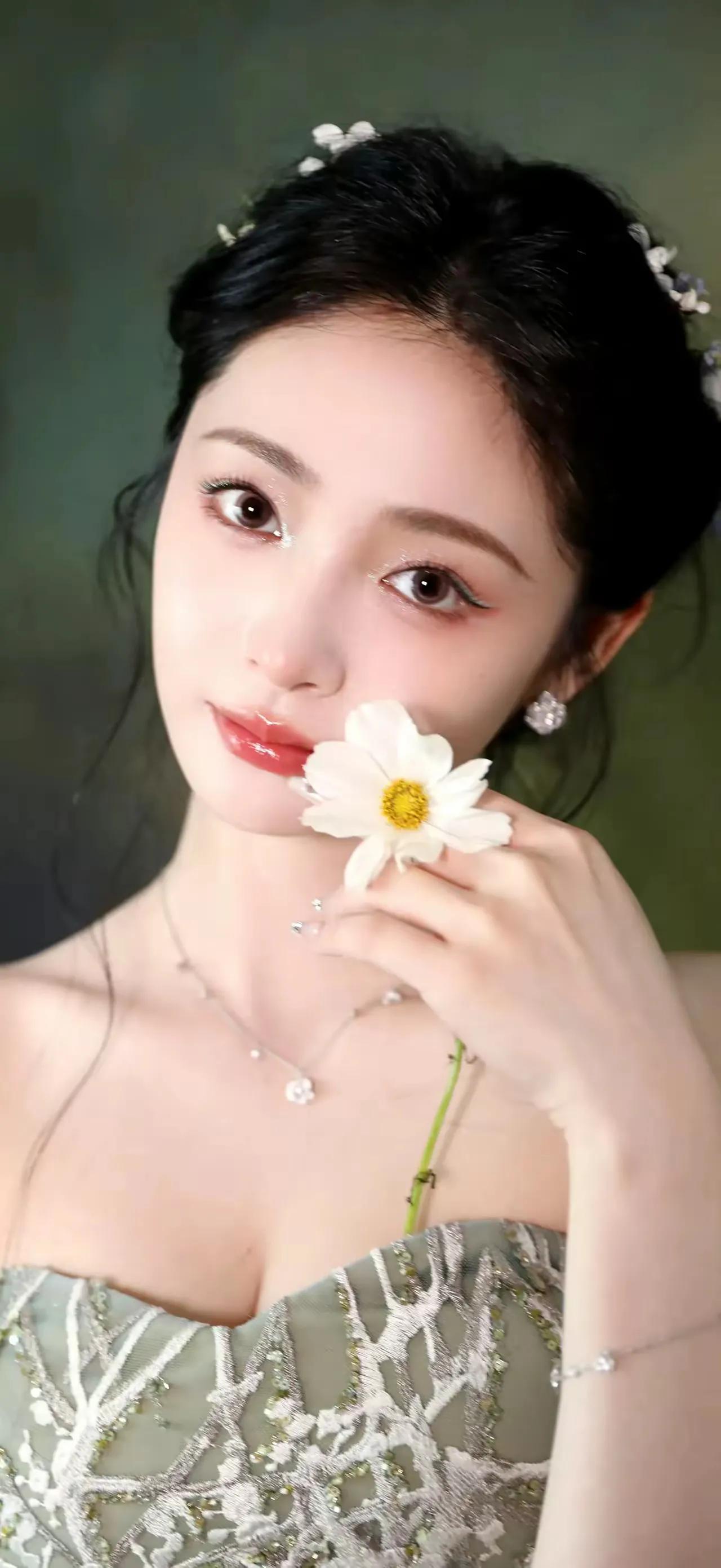 周洁琼美图分享周洁琼 何泓姗 陈钰菁 周洁琼演技 周洁琼恋情