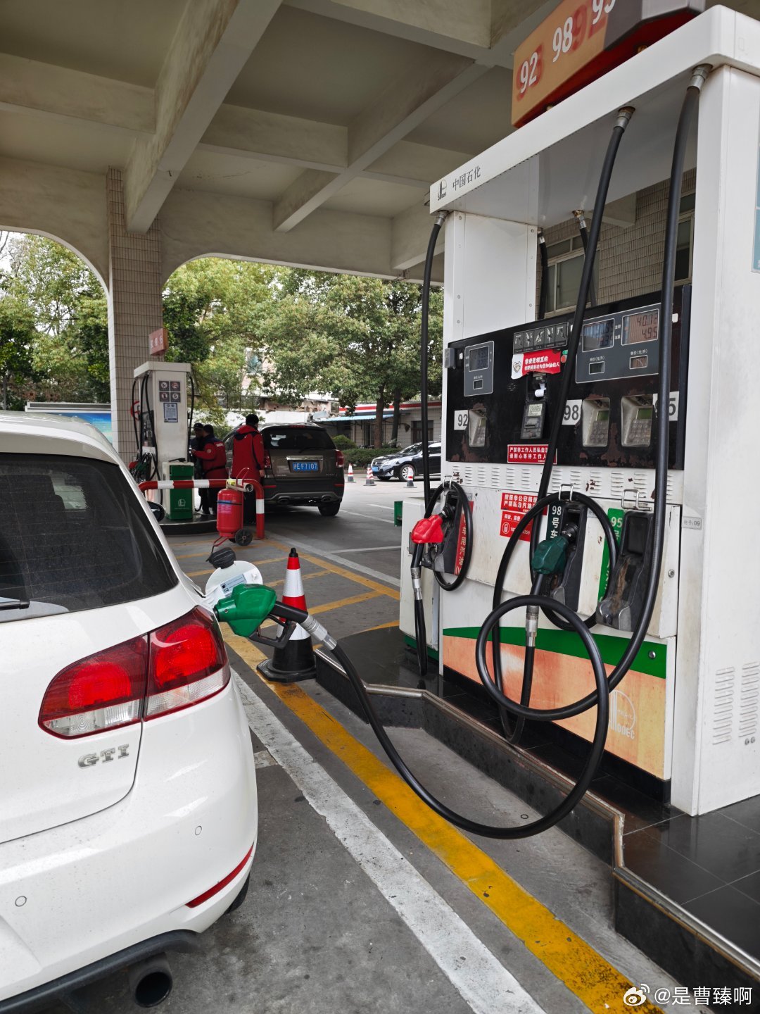 两年没有正经给车加过油。这一趟，43L给我干了347块钱。心里算了一下，够我5、