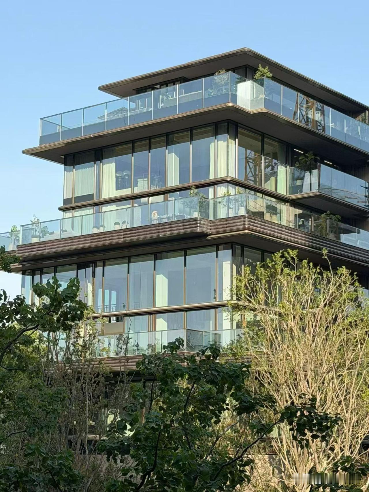 🏡央企背书 城市封面级设计作品
82亩容积率仅1.8一线河景风光美景
4栋河景