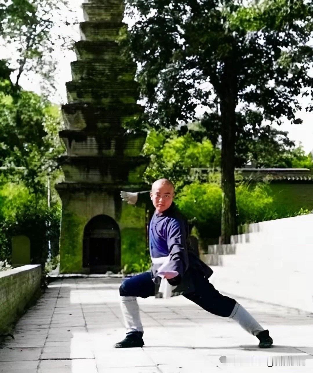 释永信的功夫正如古龙的名言：＂练了十年，连自己都打不过＂！

并非倜侃，释永信最