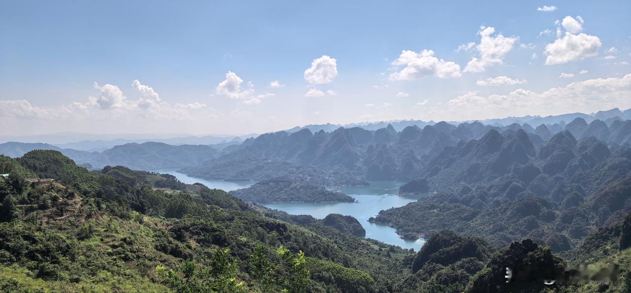 一位教育学家说：
“永远别要求一个几岁、十几岁的孩子靠自己去持续、勤奋地学习。一