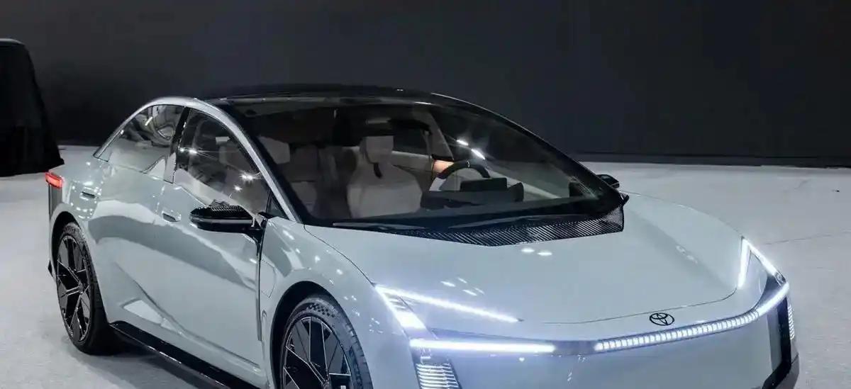 丰田卡罗拉也扛不住了么，这次推出的纯电车，虽然还保留了燃油、混动、插混的车型选择