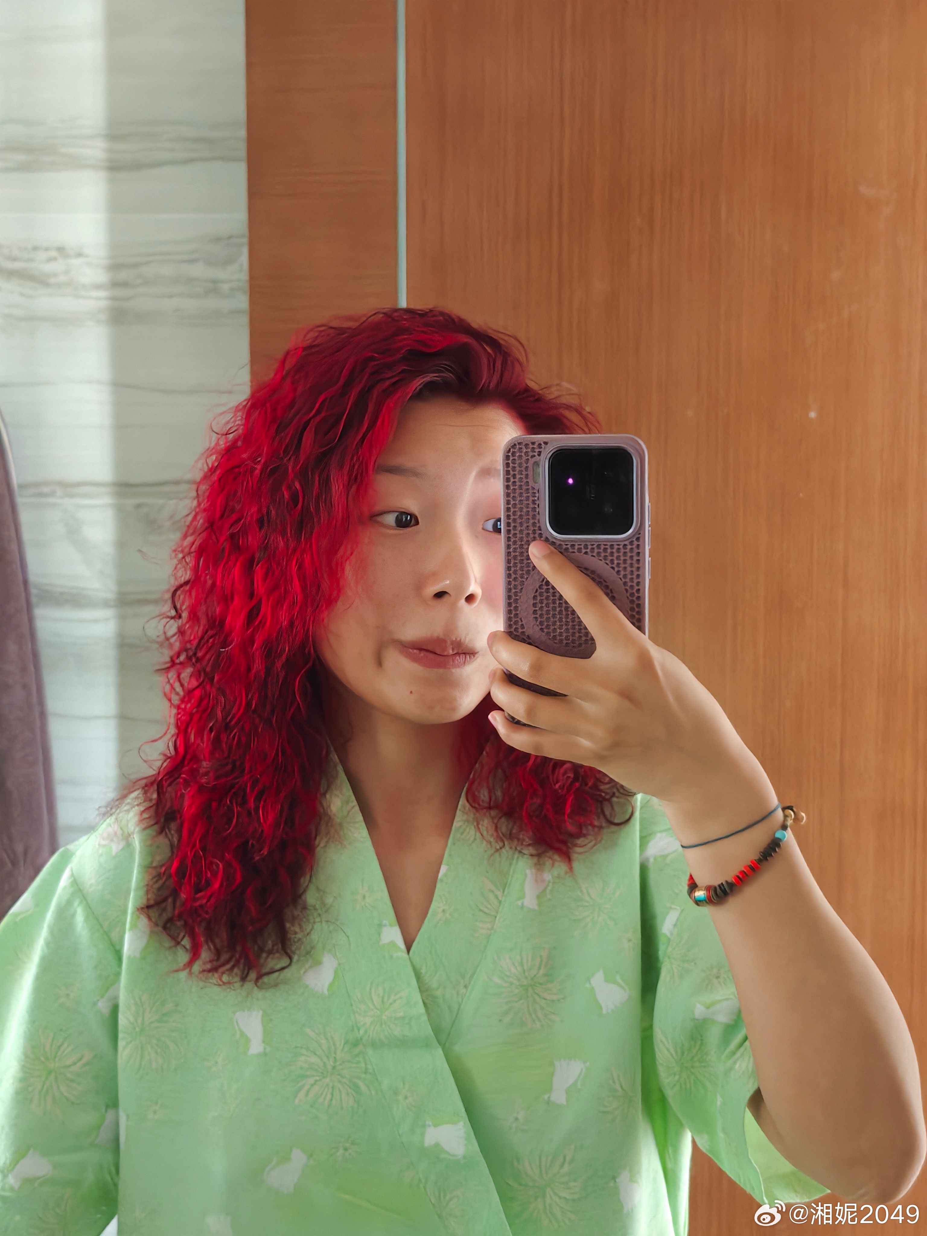 绷不住了这颜色好像有点显黑？？？是我没看习惯还是我不适合这个颜色我的日常plog