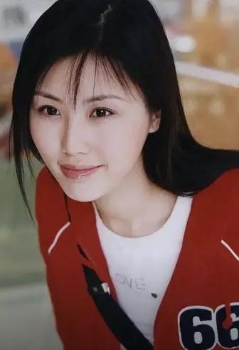 田朴珺的身材真是好到没说的。
曾经的顶级男模胡兵和她站一起，两人的身高挺般配的；