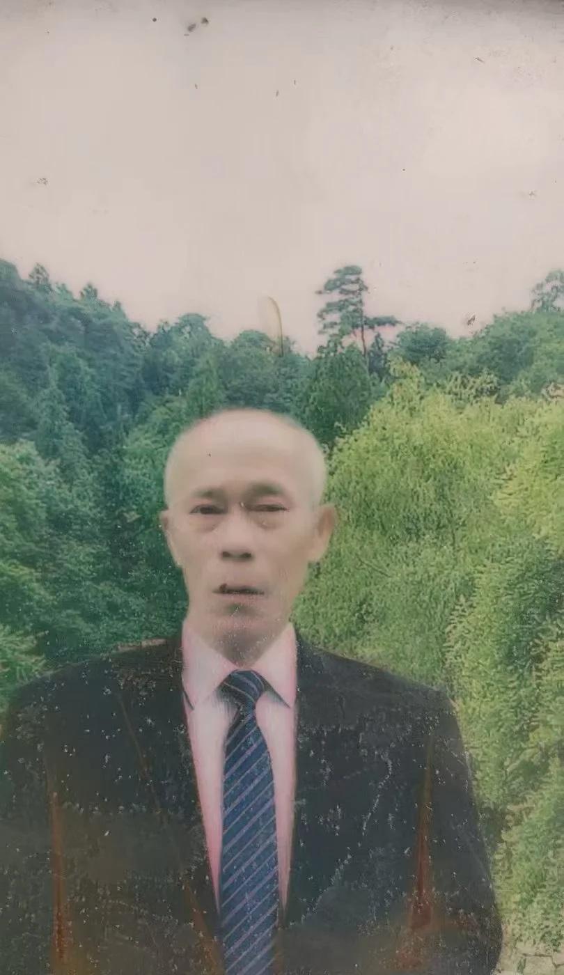 寻人启事
姓名：聂耀庆
年龄约77岁
走失时间：2026年6月22日清晨
走失地